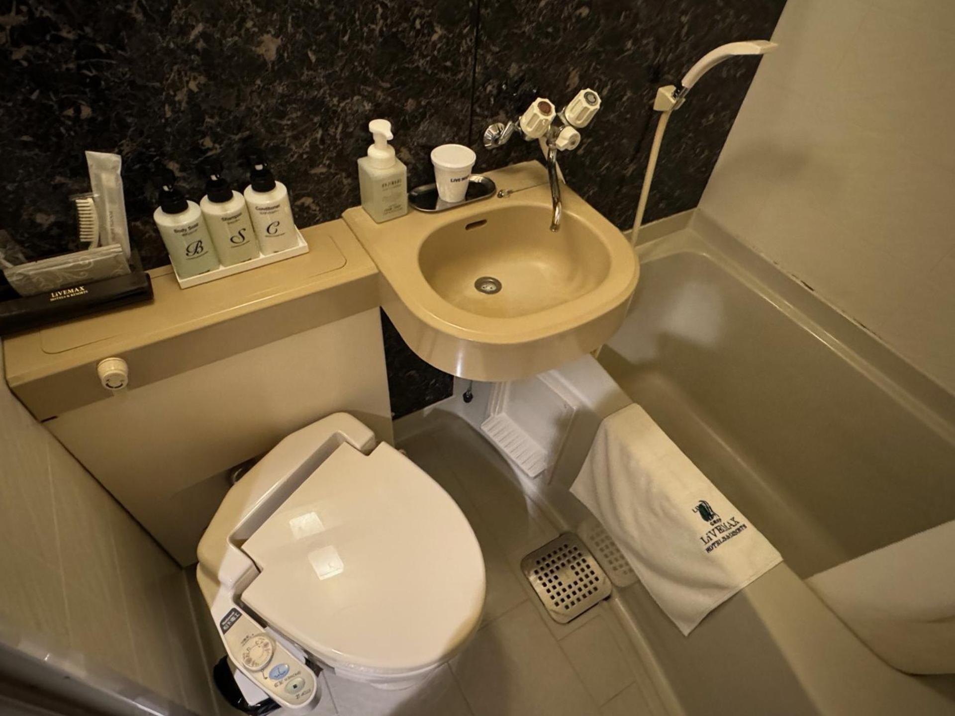 Hotel Livemax Kyoto Gojo Bagian luar foto